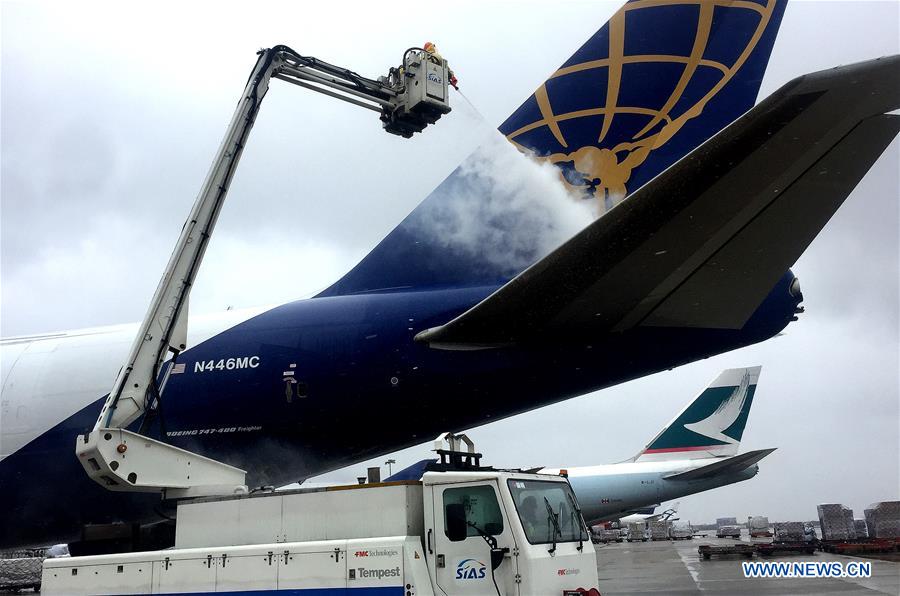CHINA-SHANGHAI-AIRPORT-SNOWFALL (CN)