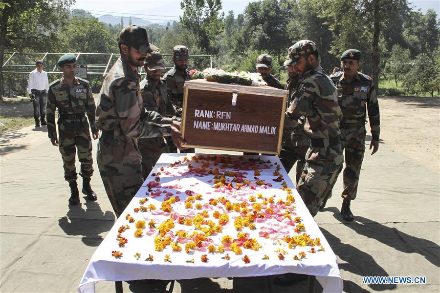 KASHMIR-SRINAGAR-ARMY TROOPER-WREATH LAYING CEREMONY