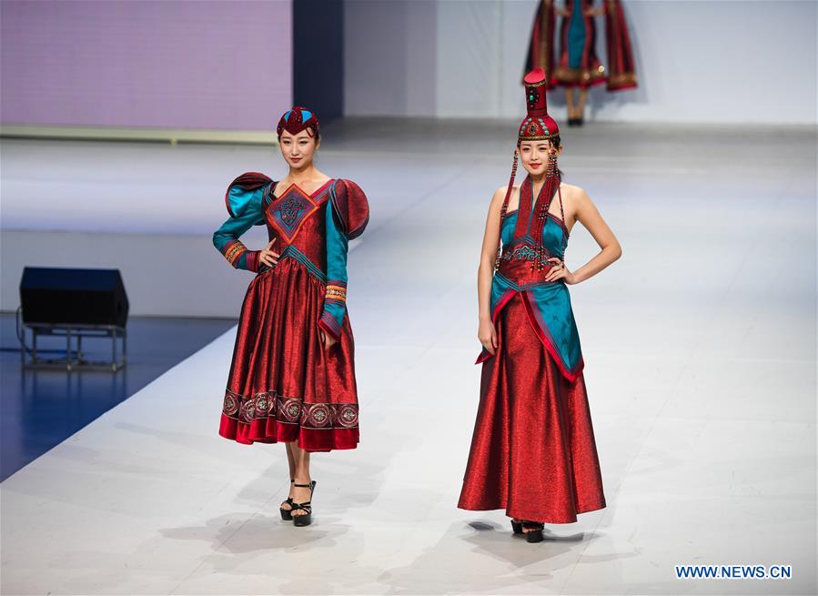 CHINA-INNER MONGOLIA-HOHHOT-COSTUME FESTIVAL (CN)