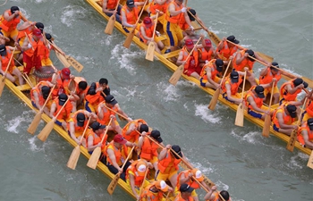 Dragon boat race held to celebrate upcoming Dragon Boat Festival in Hunan