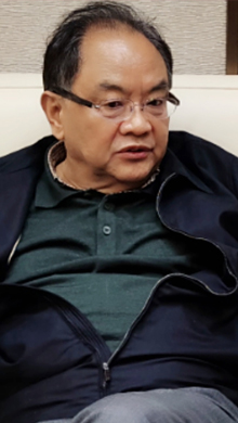 中央文史研究館館員、中國(guó)文聯(lián)原副主席、中國(guó)文藝評(píng)論家協(xié)會(huì)原主席、著名文藝評(píng)論家仲呈祥