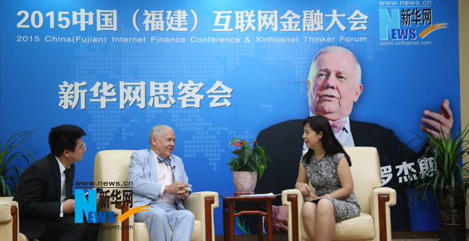 羅杰斯接受新華網(wǎng)思客專訪。