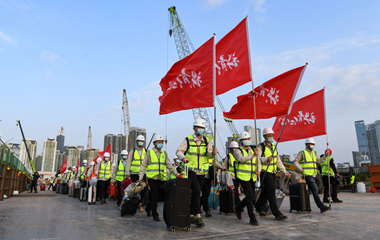 我在現(xiàn)場&middot;照片背后的故事｜援港60天，見證荒灘起方舟