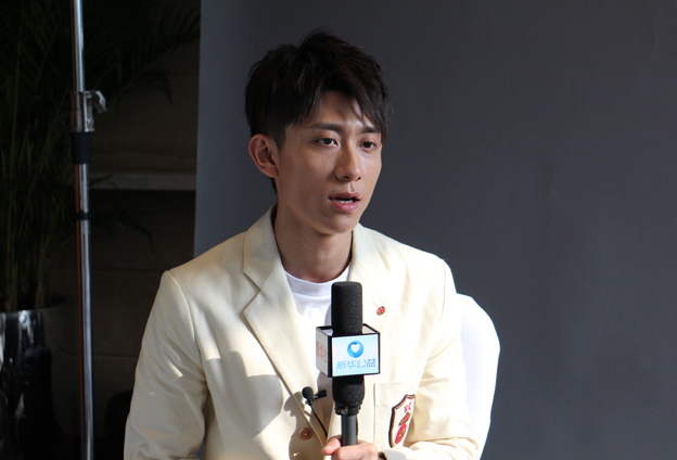 國有棟梁，大愛無疆；爾如嫩草，小愛芬芳。