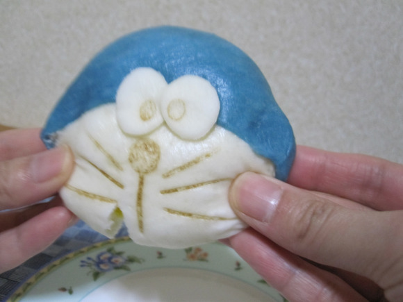 不忍下口！日便利店推出機(jī)器貓饅頭【圖】