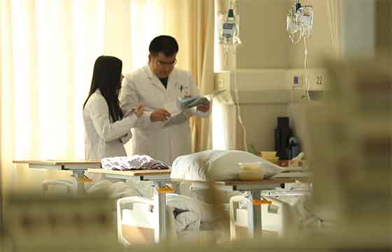 致敬偉大改革｜對話40年，講述身邊的健康故事（第五集）&mdash;&mdash;小醫(yī)院不再門可羅雀，大醫(yī)院不再&ldquo;戰(zhàn)時(shí)狀態(tài)&rdquo;