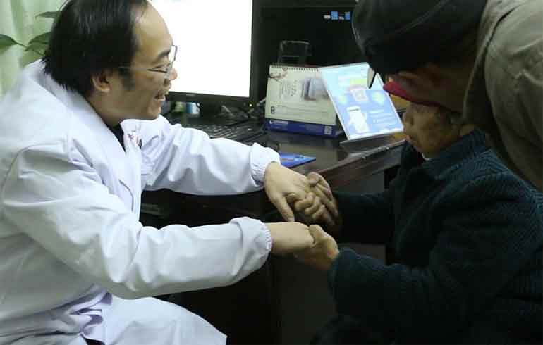 致敬偉大改革｜對話40年，講述身邊的健康故事（第三集）&mdash;&mdash;有了新農(nóng)合，看病不再愁