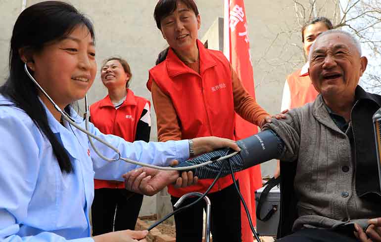 致敬偉大改革｜對話40年，講述身邊的健康故事39&mdash;免疫規(guī)劃40年，撐起健康保護傘