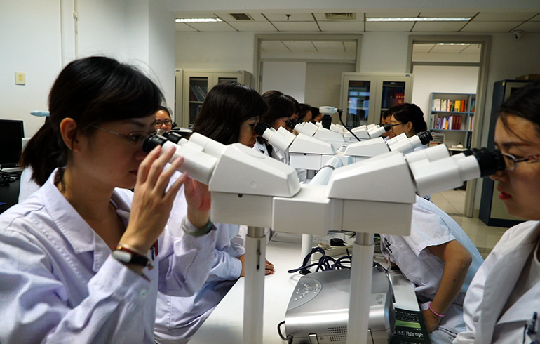 致敬偉大改革｜對話40年，講述身邊的健康故事（第三十三集）&mdash;&mdash;好醫(yī)生是這樣煉成的