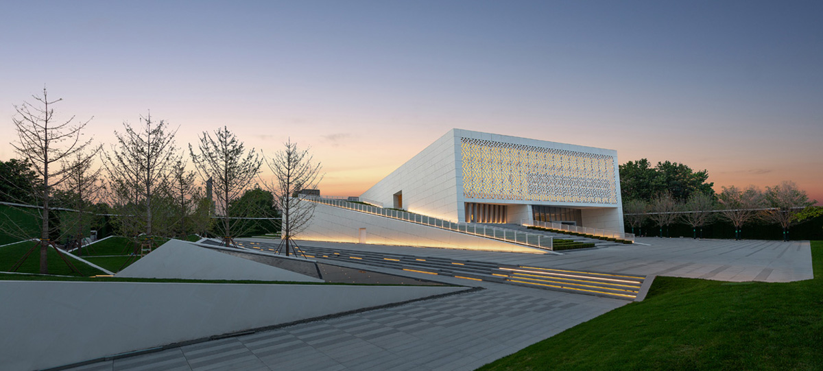 中央商務(wù)區(qū)展示中心正式對外開放，拉開了這座百年城市煥新升級的大幕