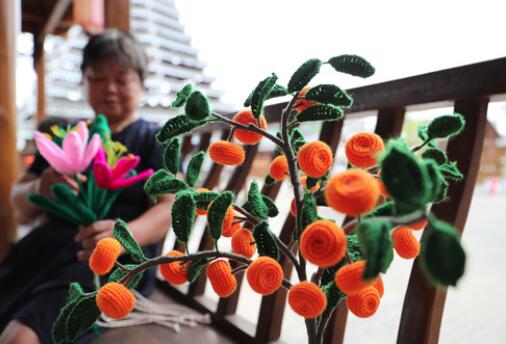 撐起防貧傘，擋住風(fēng)和雨