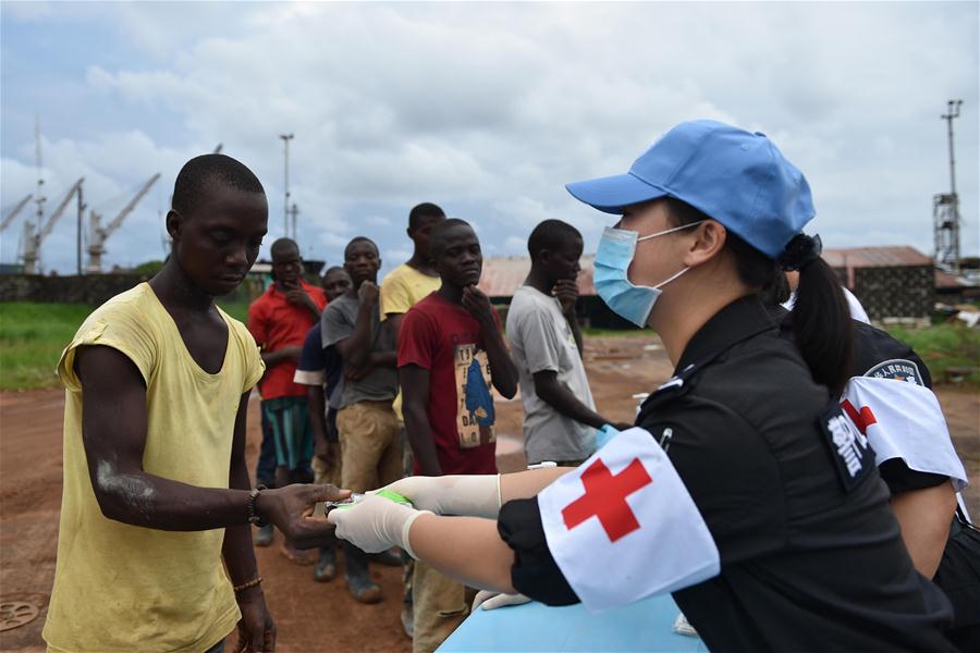 (國際)(2)駐利比利亞維和防暴隊(duì)為當(dāng)?shù)孛癖婇_展義診活動(dòng)