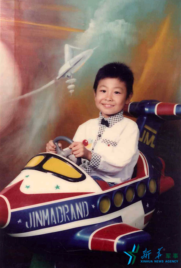 &uarr;資料圖片：長(zhǎng)大后當(dāng)一名優(yōu)秀的飛行員是張超兒時(shí)種下的夢(mèng)想。