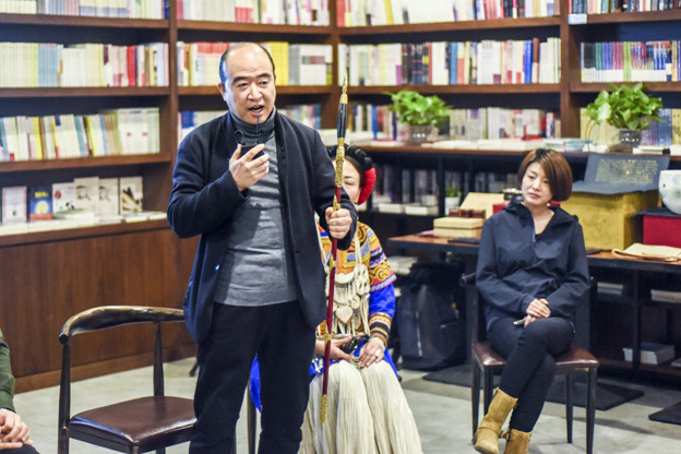 劉文濤：通過對(duì)每件兵器的復(fù)制，我們了解兵器造型與兵器制作的手藝，實(shí)現(xiàn)與古人的對(duì)話。