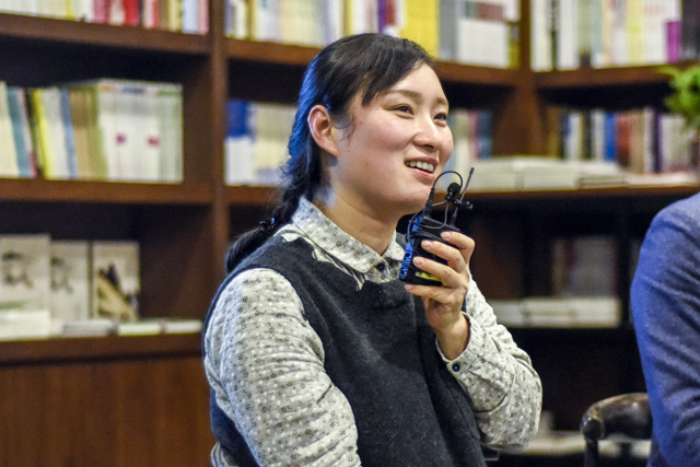 申彬：在清華的學(xué)習(xí)，讓我拓寬了許多思路，我想在山水和其他物象中嘗試去用我們工藝來表現(xiàn)，希望今后能給觀者帶來一些新的感受。