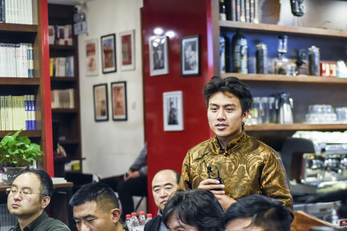 安久家族老八：我們的家族一直在做技藝的傳承，這是我們的使命，我們應(yīng)該承擔(dān)起來(lái)。希望能用我學(xué)到的知識(shí)，把我們家族的技藝推廣到更廣大的市場(chǎng)。