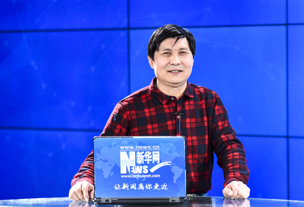 從開始的花鳥畫轉(zhuǎn)為山水畫創(chuàng)作，更欣賞山水畫的大氣。多年努力到名山大川去寫生，搜集素材，創(chuàng)作具有生活氣息的書畫作品。