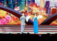 京劇演員于魁智、李勝素獻(xiàn)唱京劇《我是中國(guó)人》