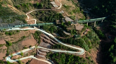 新華全媒+｜高鐵時(shí)代，大涼山鐵軌上流淌&ldquo;慢幸福&rdquo;