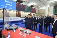 習(xí)近平在上?？疾?返京途中在江蘇鹽城考察