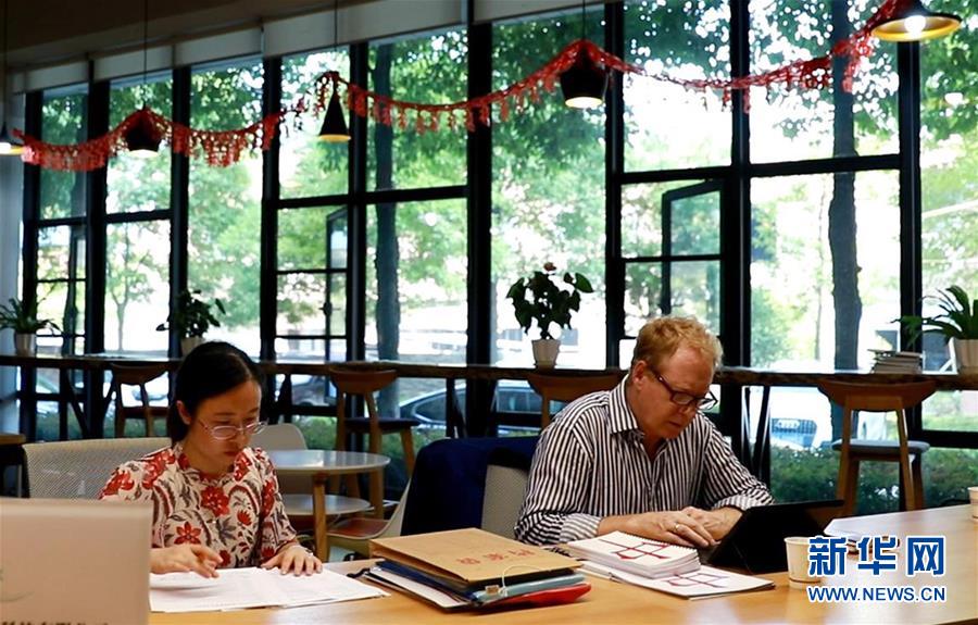 （十九大時(shí)光&middot;圖文互動(dòng)）（1）中國成就，世界矚目&mdash;&mdash;來自基層蹲點(diǎn)現(xiàn)場的報(bào)道