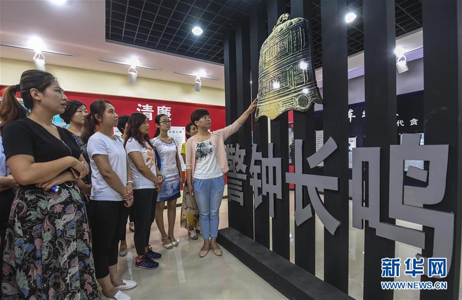 (新華全媒頭條·十九大特別報(bào)道·圖文互動(dòng))(2)再塑黨的形象的偉大工程——中國(guó)共產(chǎn)黨自身建設(shè)的五年探索之路