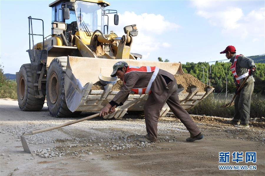 （十九大時(shí)光&middot;圖文互動(dòng)）（5）變革不平凡　奮進(jìn)新時(shí)代&mdash;&mdash;來(lái)自基層蹲點(diǎn)現(xiàn)場(chǎng)的報(bào)道