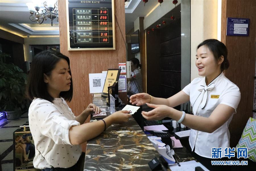 (十九大時(shí)光·圖文互動)(5)民生美景令人憧憬 美好生活召喚奮斗——來自基層蹲點(diǎn)現(xiàn)場的報(bào)道