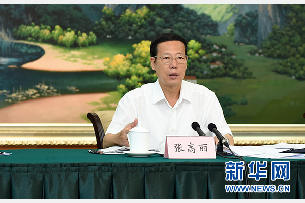 9月16日至18日，中共中央政治局常委、國務(wù)院副總理張高麗在廣西調(diào)研。這是9月17日，張高麗在南寧主持召開&ldquo;十三五&rdquo;規(guī)劃編制工作座談會(huì)。 新華社記者張鐸攝 