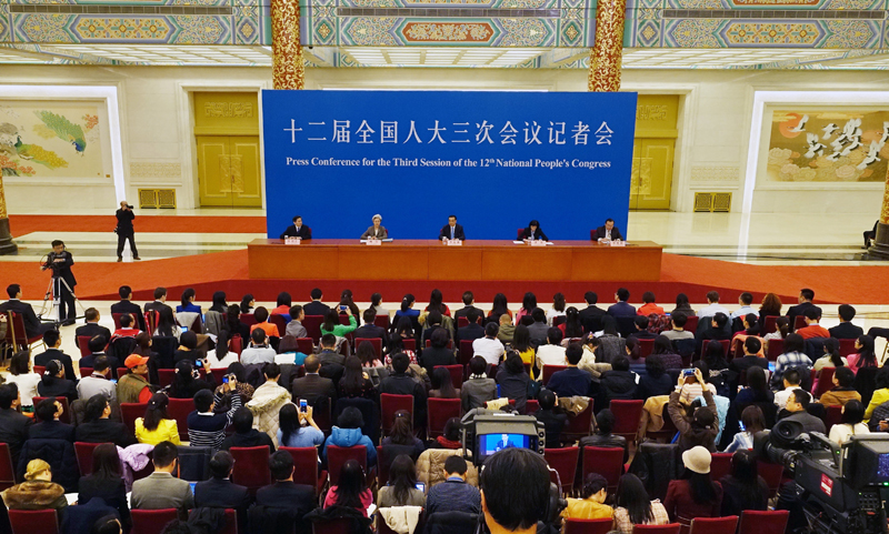 3月15日，國(guó)務(wù)院總理李克強(qiáng)在北京人民大會(huì)堂與中外記者見(jiàn)面，并回答記者提問(wèn)。新華社記者 李賀 攝