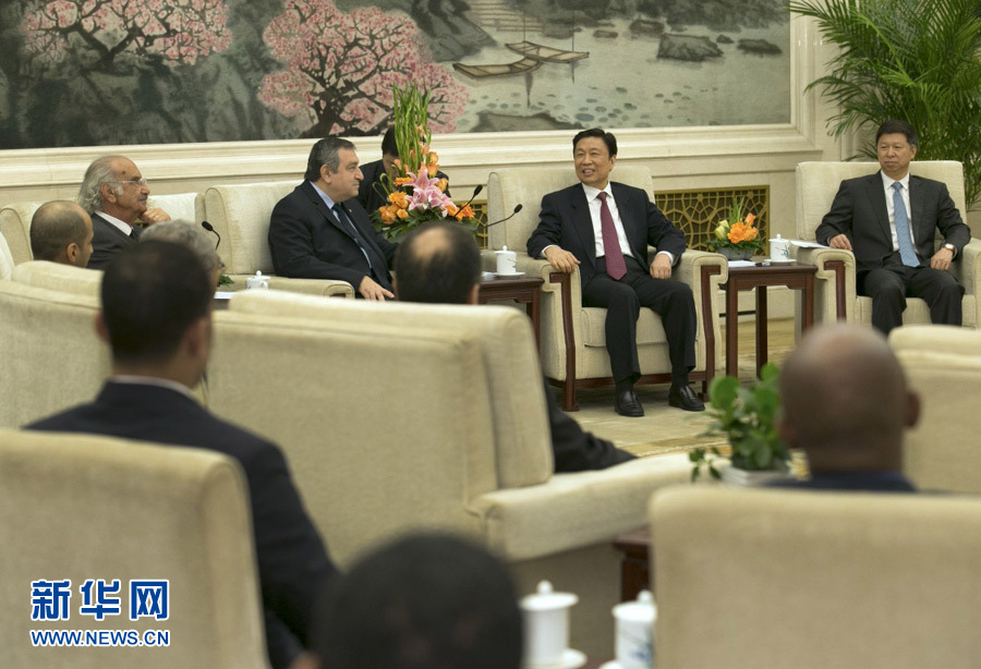 4月25日，國家副主席李源潮在北京人民大會堂會見出席&ldquo;中國－阿拉伯國家政黨對話會&rdquo;的外方代表。 新華社記者馬占成攝