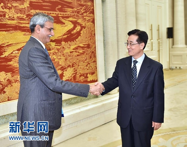 5月9日，中共中央書記處書記、中央紀委副書記趙洪祝在北京會見印度中央監(jiān)察委員會主席喬杜里。 新華社記者 李濤 攝