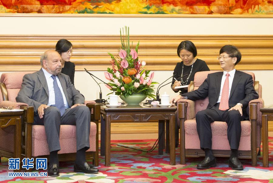 9月5日，中共中央政治局委員、中央政法委書記孟建柱在北京中南海會(huì)見(jiàn)國(guó)際法院院長(zhǎng)亞伯拉罕。 新華社記者 黃敬文 攝 