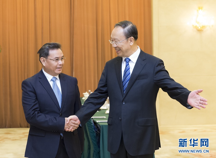 10月12日，中共中央書記處書記、全國(guó)政協(xié)副主席杜青林在北京會(huì)見來(lái)華訪問(wèn)并出席&ldquo;2016中國(guó)共產(chǎn)黨與世界對(duì)話會(huì)&rdquo;的老撾人革黨中央政治局委員、建國(guó)陣線中央主席賽頌蓬&middot;豐威漢率領(lǐng)的老撾人革黨代表團(tuán)?！⌒氯A社記者丁海濤攝