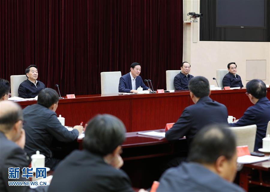  2月17日，在習(xí)近平總書記主持召開黨的新聞輿論工作座談會并發(fā)表重要講話一周年之際，中宣部在北京召開2017年新聞戰(zhàn)線&ldquo;新春走基層&rdquo;活動座談會。中共中央政治局委員、中央書記處書記、中宣部部長劉奇葆出席會議并講話。新華社記者 王曄 攝
