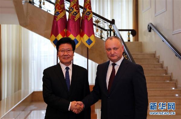 （XHDW）（1）摩爾多瓦總統(tǒng)多東、總理菲利普會見張春賢