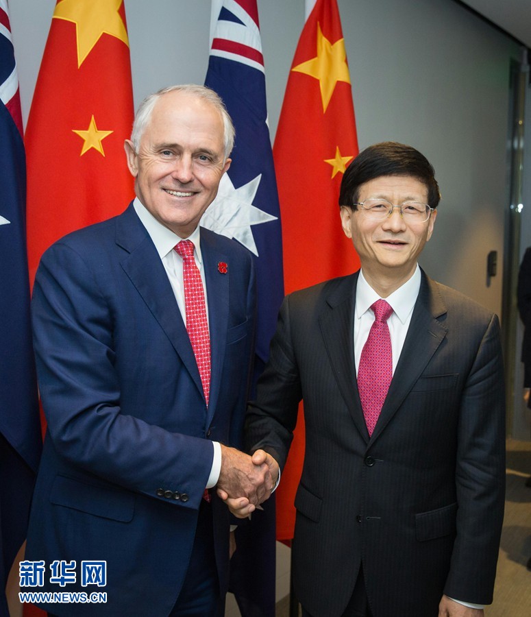 4月21日，正在澳大利亞訪問(wèn)的中共中央政治局委員、中央政法委書記孟建柱（右）在悉尼會(huì)見(jiàn)澳總理特恩布爾。 新華社發(fā)（朱宏業(yè)攝） 