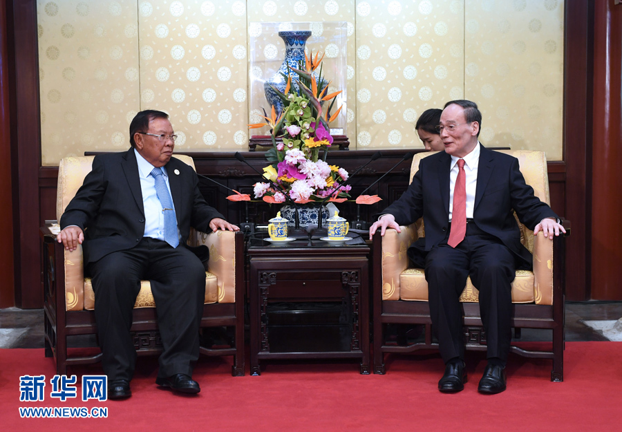 5月13日，中共中央政治局常委、中央紀委書記王岐山在北京釣魚臺國賓館會見老撾人民革命黨中央總書記、國家主席本揚。 新華社記者 饒愛民攝