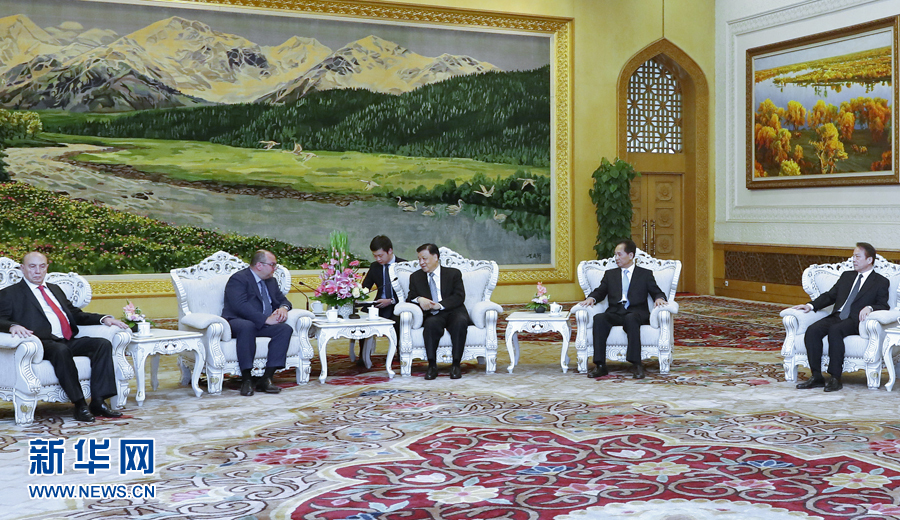 6月7日，中共中央政治局常委、中央書記處書記劉云山在北京會(huì)見金磚國(guó)家媒體高端論壇的媒體代表。新華社記者 鞠鵬 攝