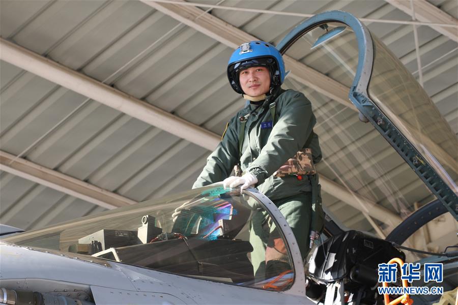 （建軍90周年&middot;英雄&middot;圖文互動(dòng)）（1）聽，渤海灣有風(fēng)吹過來(lái)&mdash;&mdash;追記海軍某艦載航空兵部隊(duì)一級(jí)飛行員張超