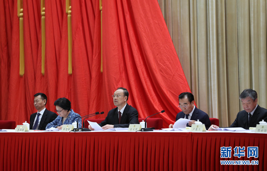 9月6日，政協(xié)第十二屆全國委員會優(yōu)秀提案和先進承辦單位表彰會在北京召開。中共中央書記處書記、全國政協(xié)副主席杜青林出席并講話，全國政協(xié)副主席兼秘書長張慶黎主持會議。新華社記者 王曄 攝