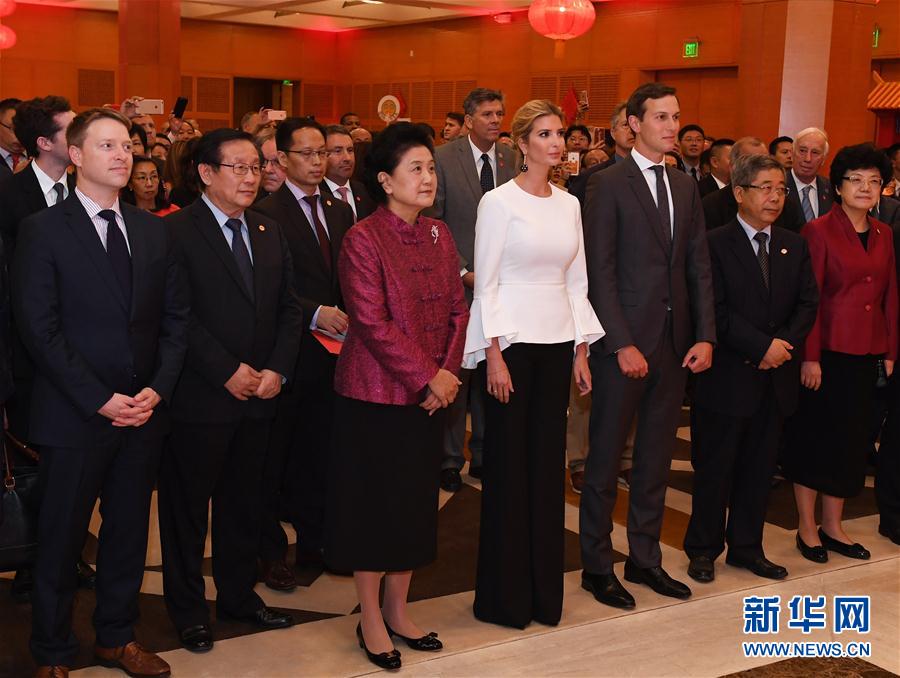 當(dāng)?shù)貢r(shí)間9月27日晚，正在華盛頓出席首輪中美社會(huì)和人文對(duì)話的國(guó)務(wù)院副總理劉延?xùn)|出席中國(guó)駐美國(guó)使館2017年國(guó)慶招待會(huì)。新華社記者殷博古攝