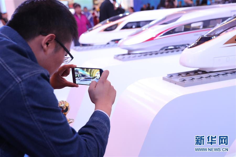 （十九大時光&middot;圖文互動）（2）向著夢想，奮進！&mdash;&mdash;來自&ldquo;砥礪奮進的五年&rdquo;大型成就展現(xiàn)場的報道 