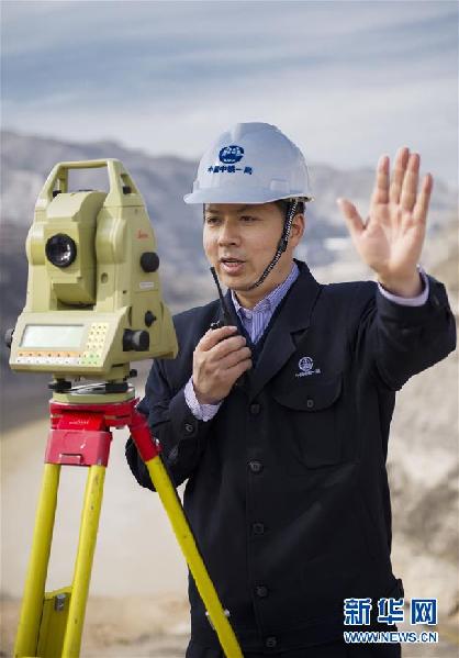 (十九大代表風(fēng)采·圖文互動(dòng))(2)白芝勇:用點(diǎn)線繪就“測量人生”