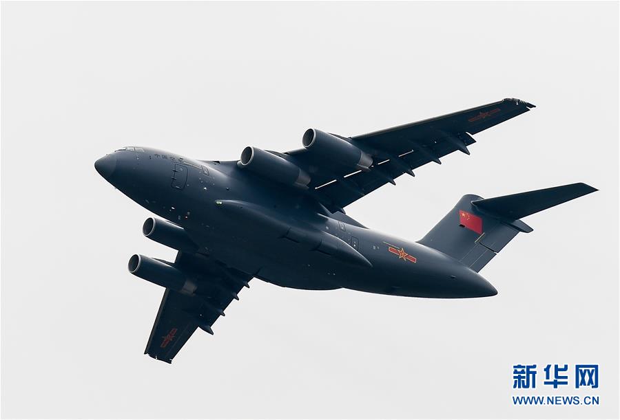 （新華全媒頭條&middot;圖文互動(dòng)）（11）國(guó)產(chǎn)大飛機(jī)&ldquo;三兄弟&rdquo;藍(lán)天聚首 &ldquo;中國(guó)翼&rdquo;開(kāi)啟航空強(qiáng)國(guó)新時(shí)代 