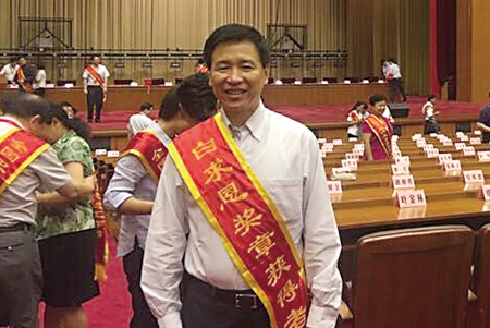 黃國寧被授予我國衛(wèi)生行業(yè)的最高榮譽&ldquo;白求恩獎章&rdquo;。