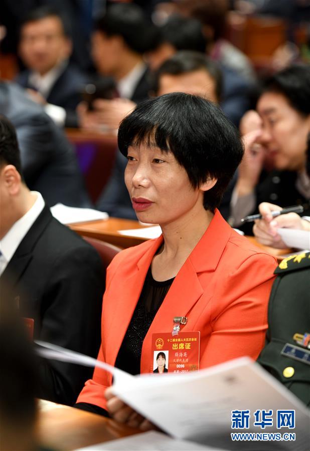 (兩會·履職影像記)(1)薛海英代表:關注農(nóng)民工權(quán)益和城市環(huán)境