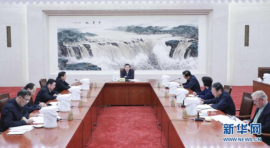 1月22日，中共十二屆全國(guó)人大常委會(huì)黨組在北京召開會(huì)議，認(rèn)真學(xué)習(xí)領(lǐng)會(huì)習(xí)近平總書記在黨的十九屆二中全會(huì)上的重要講話精神，研究全國(guó)人大常委會(huì)貫徹落實(shí)全會(huì)精神、做好憲法修改相關(guān)工作。全國(guó)人大常委會(huì)委員長(zhǎng)、常委會(huì)黨組書記張德江主持會(huì)議并講話。新華社記者 丁林 攝