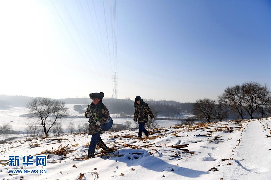 (社會)(1)供電巡線師徒檔 極寒中守護(hù)光明與溫暖