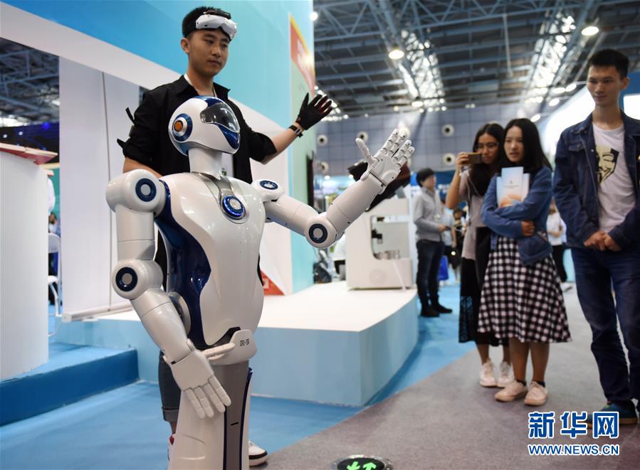 （圖文互動）（5）藍(lán)天白云講述北京新時(shí)代新故事&mdash;&mdash;北京站上新時(shí)代發(fā)展新起點(diǎn)